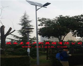 甘肅太陽能路燈-甘肅省西安市政法大學(xué)路燈照明工程